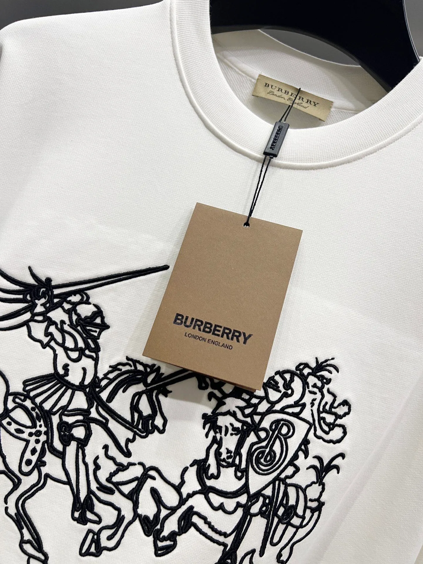 Burberry New Arrival 430 logo Classic ，Premium ！ Same Style S M L XL XXL Black White